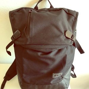 Aevor Daybag.